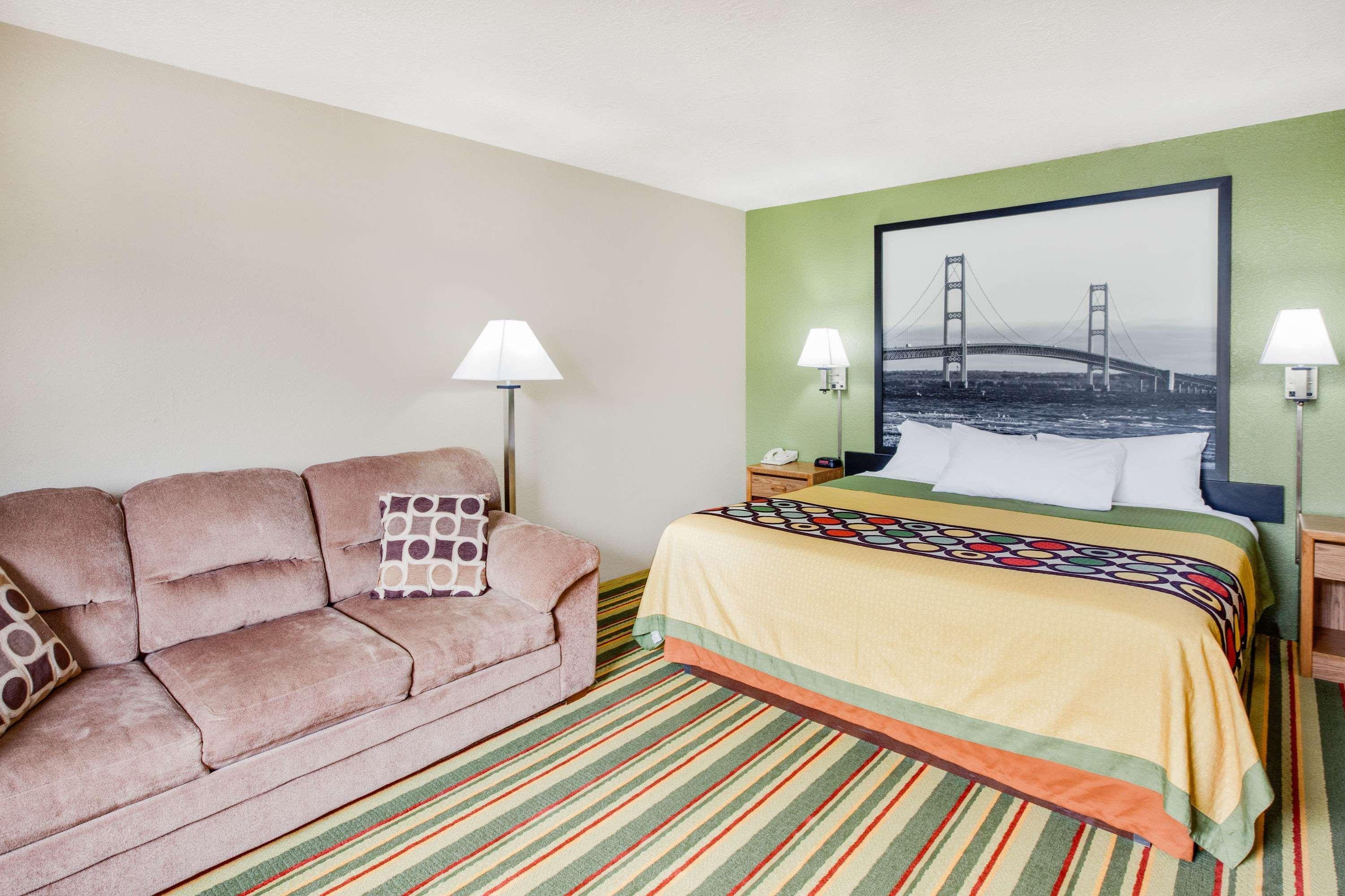 Super 8 By Wyndham Grayling Hotel Exterior photo